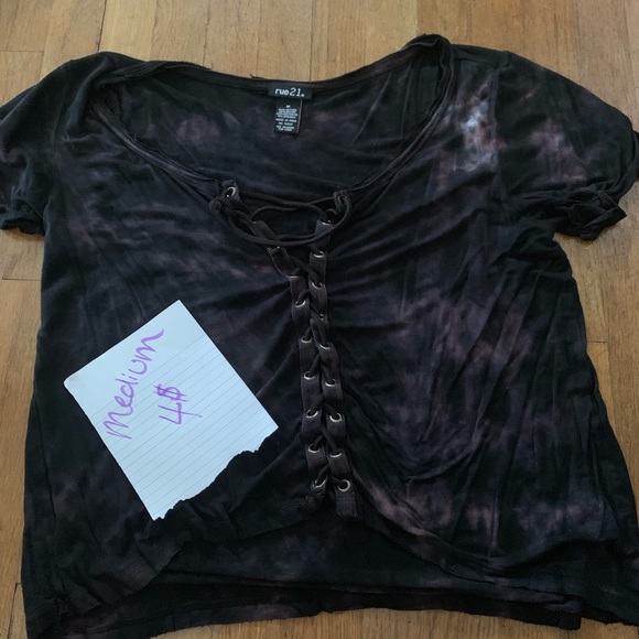 clothes - Picture 3 of 8